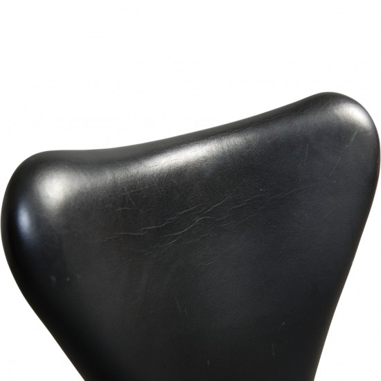 Arne Jacobsen 3217 kontorstol i patineret sort Essential læder 2000'erne