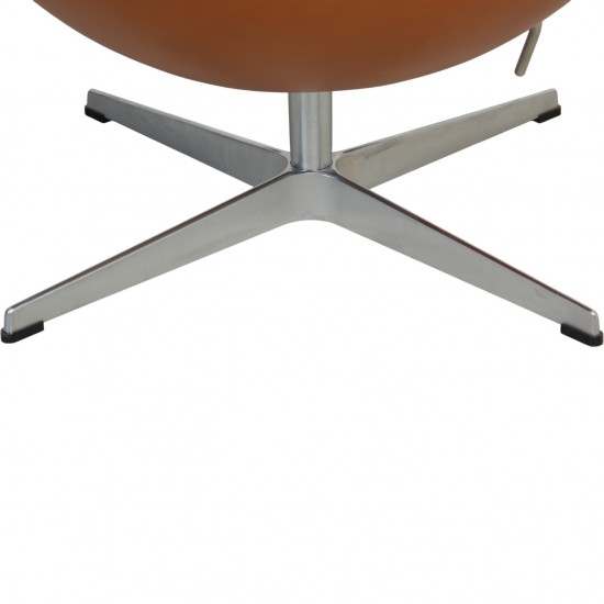 Arne Jacobsen Ægget stol nybetrukket med valnød classic læder