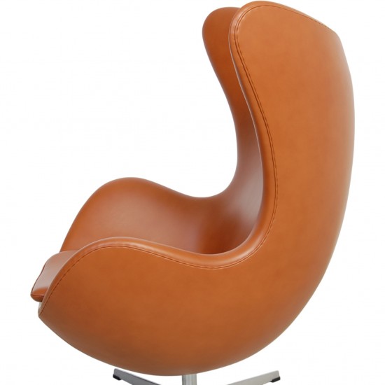 Arne Jacobsen Ægget stol nybetrukket med valnød classic læder