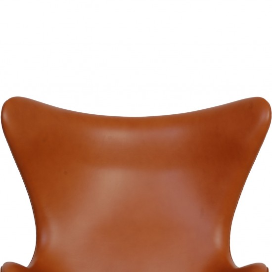 Arne Jacobsen Ægget stol nybetrukket med valnød classic læder