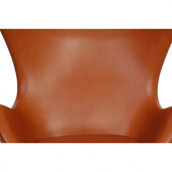 Arne Jacobsen Ægget stol nybetrukket med valnød classic læder