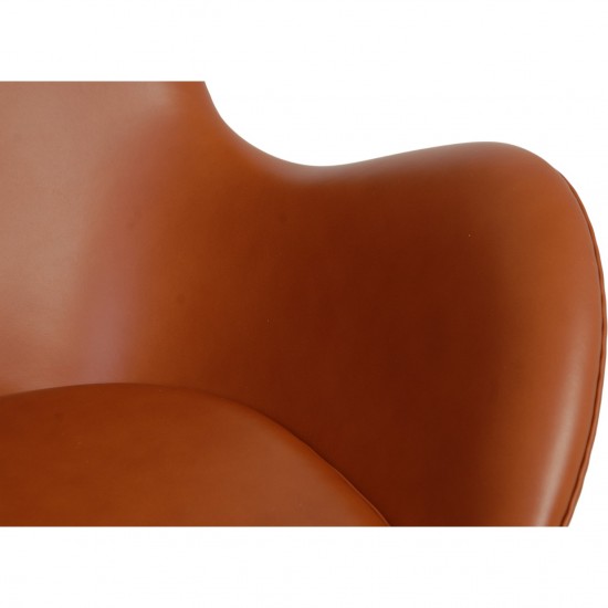Arne Jacobsen Ægget stol nybetrukket med valnød classic læder