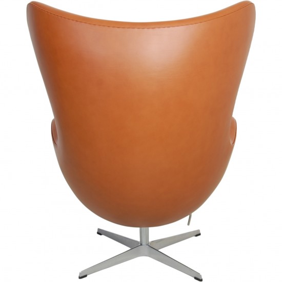 Arne Jacobsen Ægget stol nybetrukket med valnød classic læder