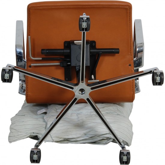 Arne Jacobsen Oxford mellemhøj kontorstol nybetrukket i valnød classic læder