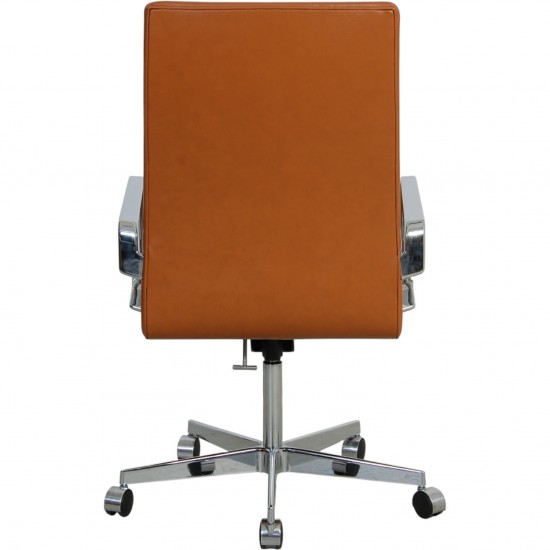 Arne Jacobsen Oxford mellemhøj kontorstol nybetrukket i valnød classic læder