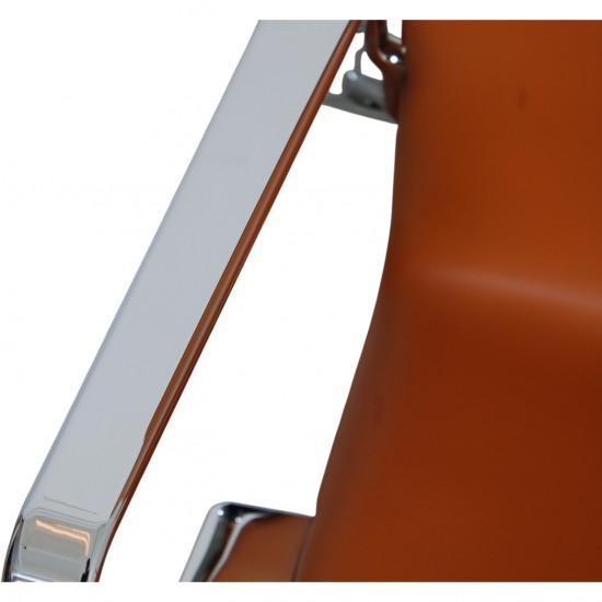 Arne Jacobsen Oxford mellemhøj kontorstol nybetrukket med Whisky classic læder