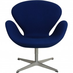 Arne Jacobsen Svane stol i blåt stof 2022