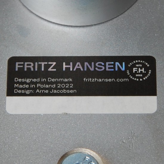 Arne Jacobsen Svane stol i blåt stof 2022