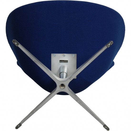 Arne Jacobsen Svane stol i blåt stof 2022