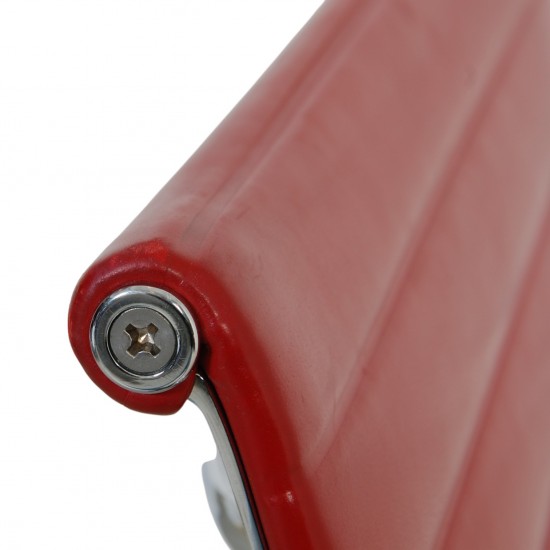 Charles Eames Ea-117 kontorstol i rødt læder