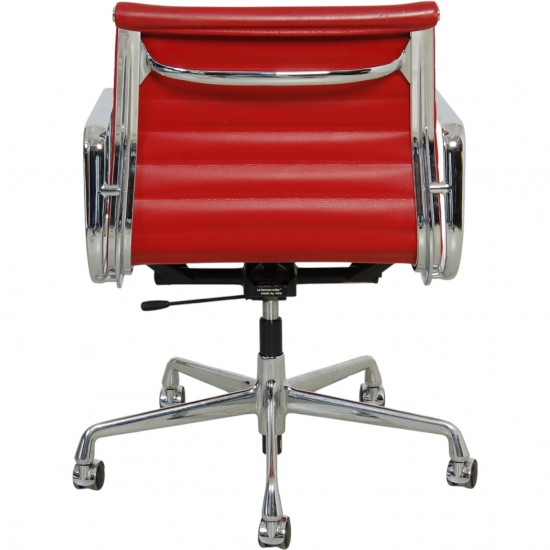 Charles Eames Ea-117 kontorstol i rødt læder