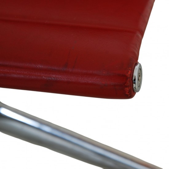 Charles Eames Ea-117 kontorstol i rødt læder