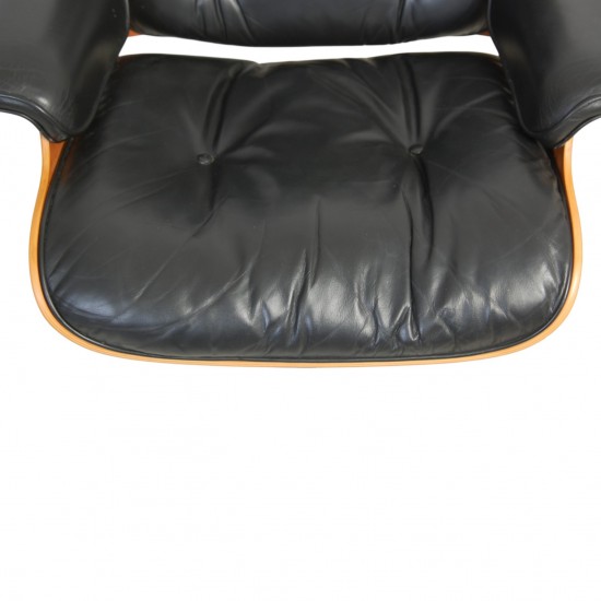 Charles Eames Lounge chair i sort læder 1990'erne