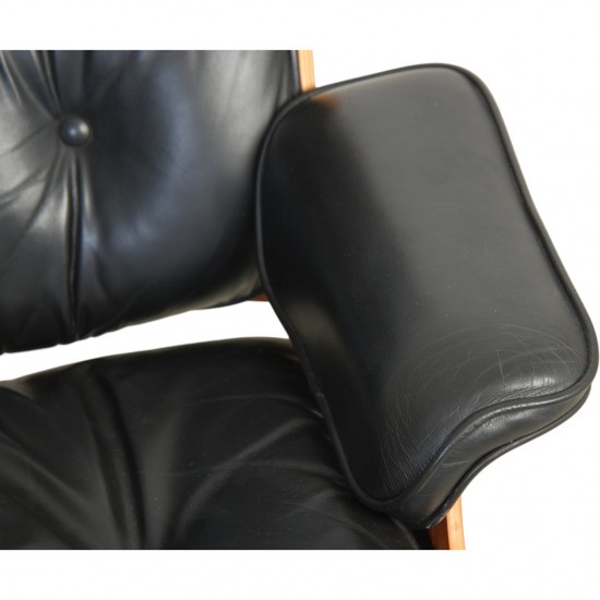 Charles Eames Lounge chair i sort læder 1990'erne