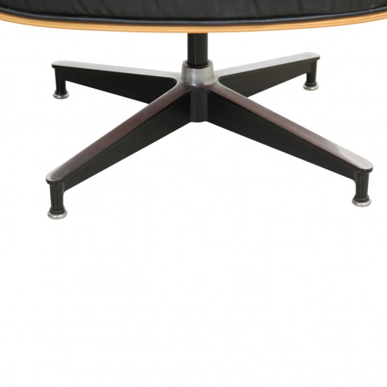 Charles Eames Lounge chair i sort læder 1990'erne