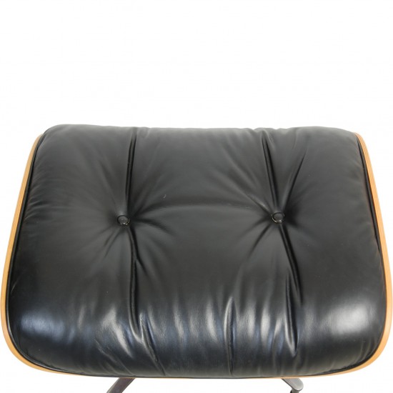 Charles Eames Lounge chair i sort læder 1990'erne