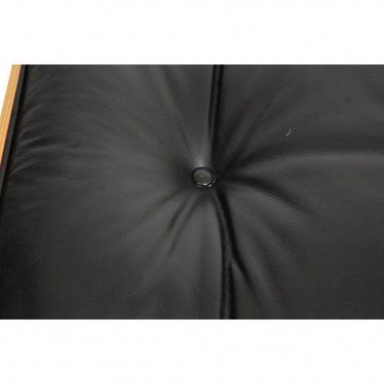 Charles Eames Lounge chair i sort læder 1990'erne