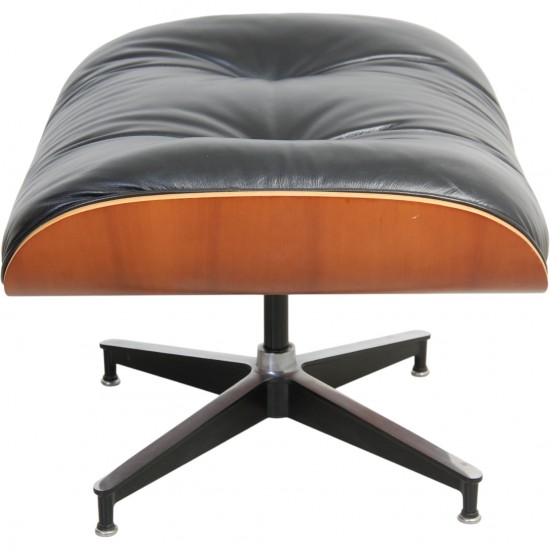 Charles Eames Lounge chair i sort læder 1990'erne