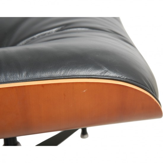Charles Eames Lounge chair i sort læder 1990'erne