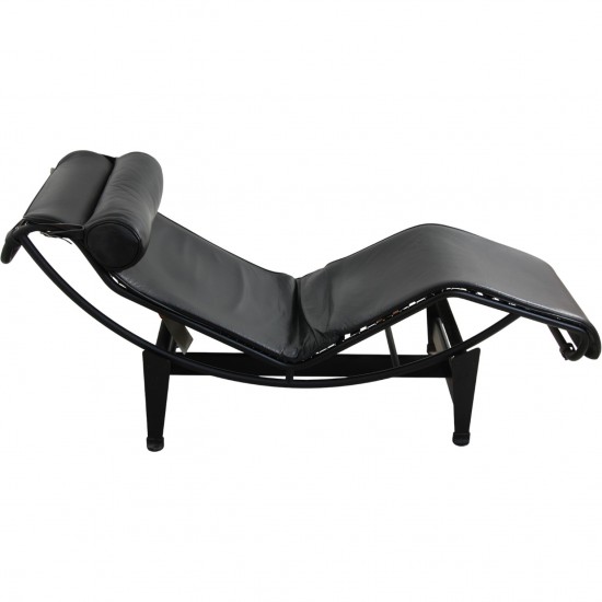 Le Corbusier LC4 chaiselongue i sort læder 2000'erne