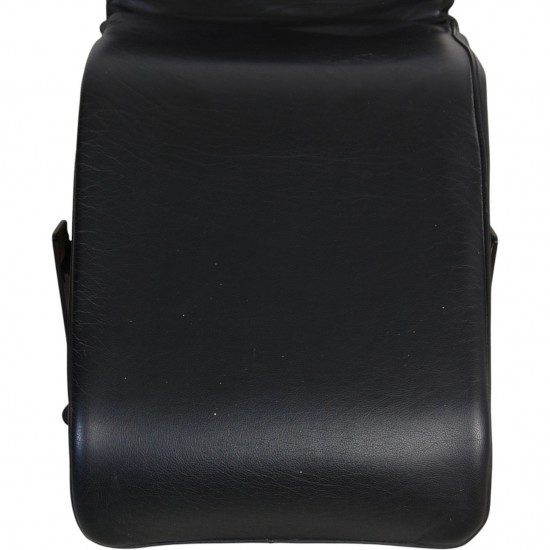 Le Corbusier LC4 chaiselongue i sort læder 2000'erne