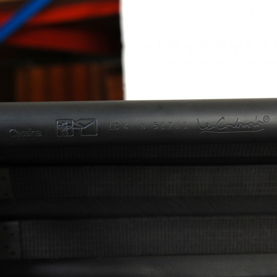 Le Corbusier LC4 chaiselongue i sort læder 2000'erne