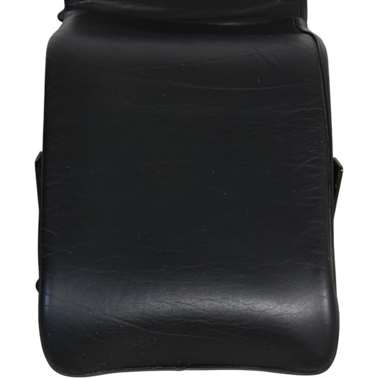 Le Corbusier LC4 chaiselongue i sort læder 2000'erne