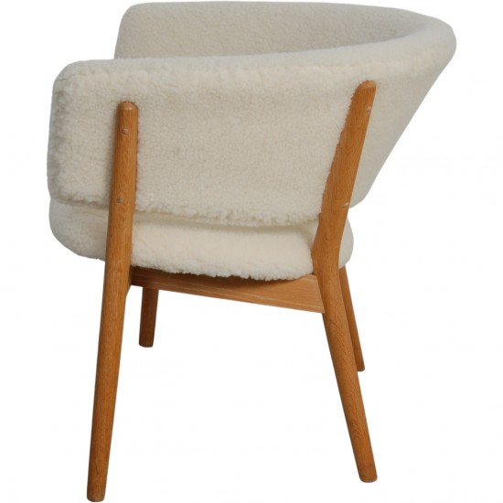 Nanna Ditzel Model 83 stol i lammeskind