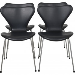 Arne Jacobsen sæt af fire Syver stole i sort classic læder