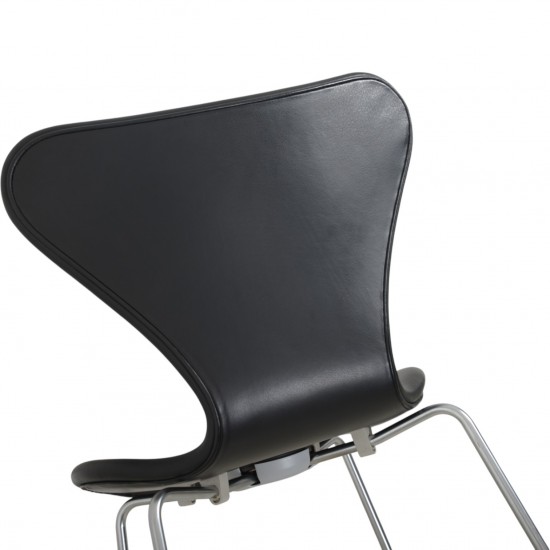 Arne Jacobsen sæt af fire Syver stole i sort classic læder