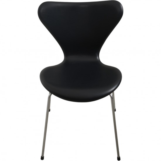 Arne Jacobsen sæt af fire Syver stole i sort classic læder