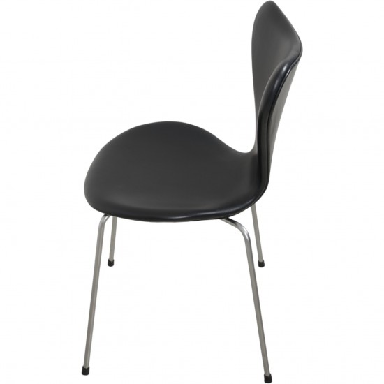 Arne Jacobsen sæt af fire Syver stole i sort classic læder