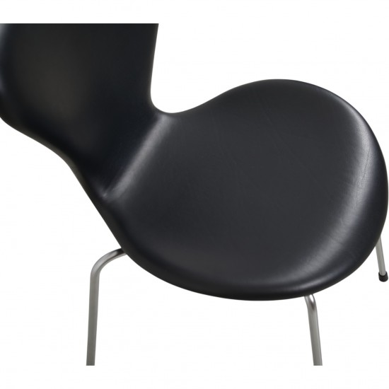 Arne Jacobsen sæt af fire Syver stole i sort classic læder