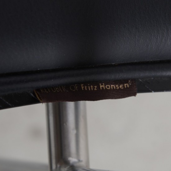 Arne Jacobsen 3207 Syver stol i sort Essential læder 2015