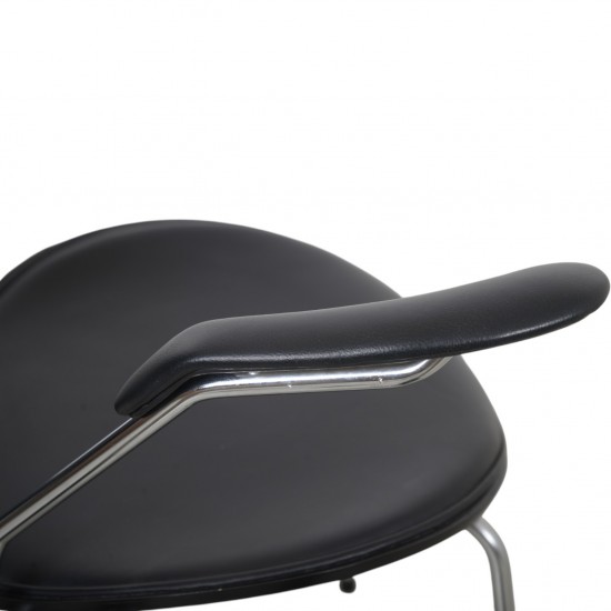 Arne Jacobsen 3207 Syver stol i sort Essential læder 2015