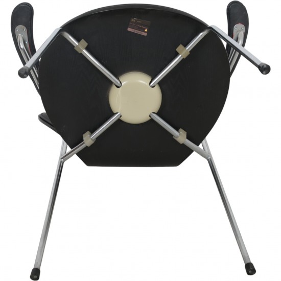 Arne Jacobsen 3207 Syver stol i sort Essential læder 2015