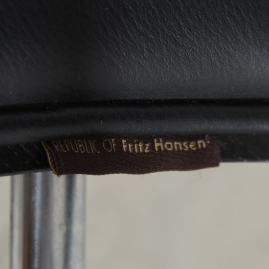 Arne Jacobsen 3207 Syver stol i sort Essential læder 2015