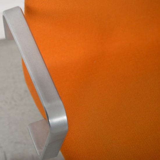 Arne Jacobsen 3243T medium ryg Oxford stol i gul Hallingdal 2006