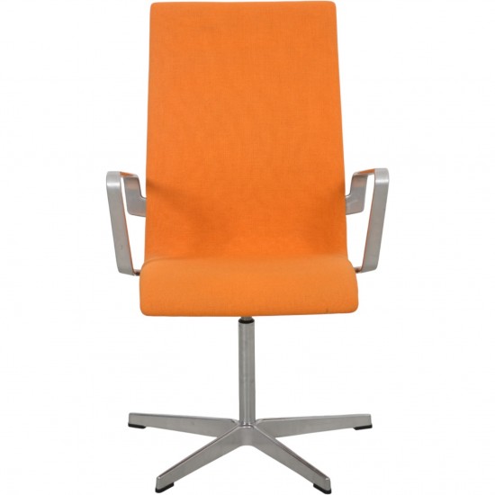 Arne Jacobsen 3243T medium ryg Oxford stol i gul Hallingdal 2006