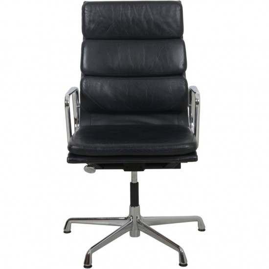 Charles Eames EA-209 stol i sort læder med tilt 1990'erne