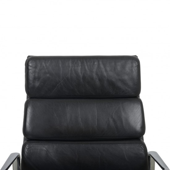 Charles Eames EA-209 stol i sort læder med tilt 1990'erne