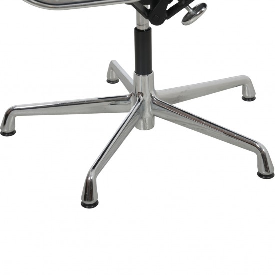 Charles Eames EA-209 stol i sort læder med tilt 1990'erne