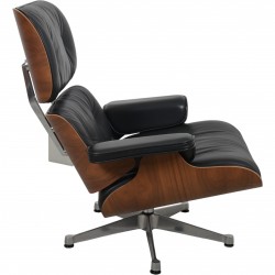 Charles Eames Lounge chair med ottoman i sort læder og valnød 2021