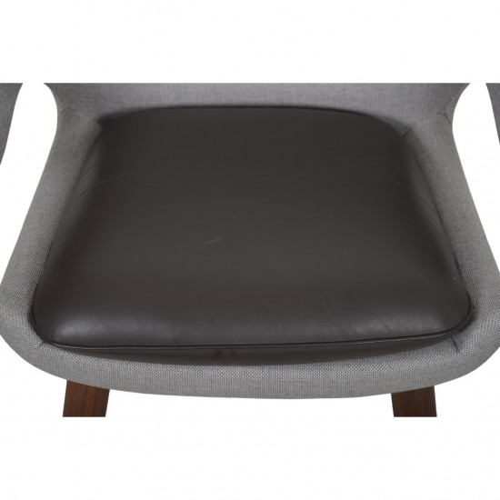 Finn Juhl Pelikan stol i gråt stof 2016