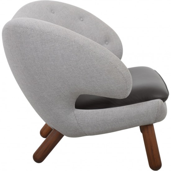 Finn Juhl Pelikan stol i gråt stof 2016