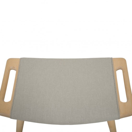 Hans Wegner Bamse taburet i ask 2005