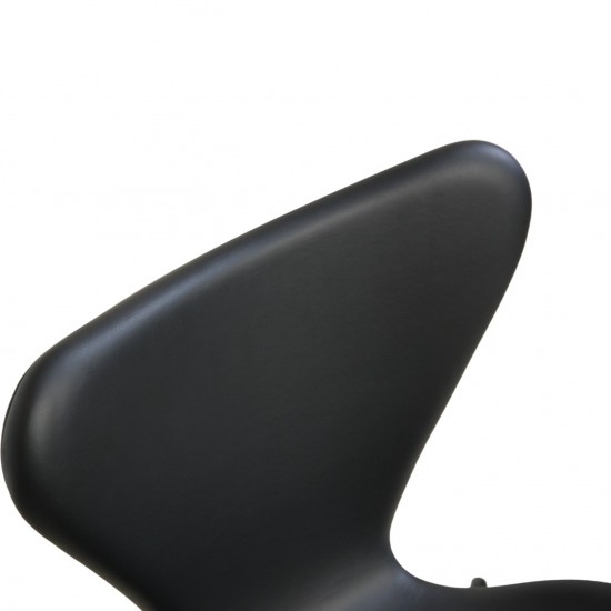 Sæt med 4 Arne Jacobsen Syver stole i sort læder, med sort stel