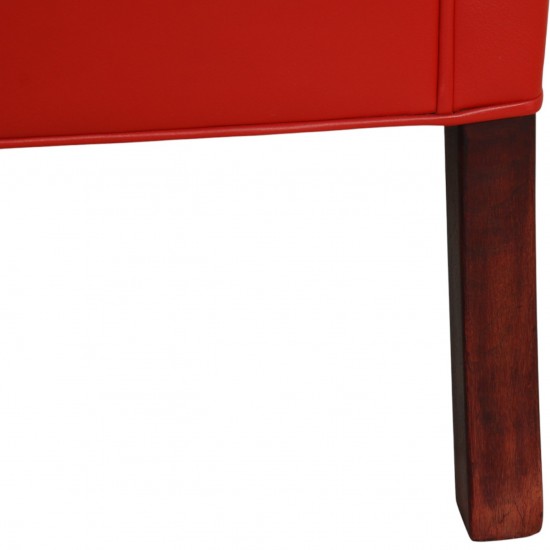 Børge Mogensen 2204 øreklapstol med skammel i rødt læder