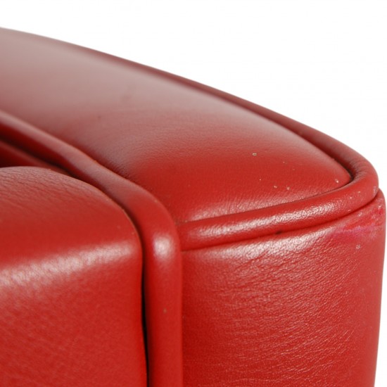 Børge Mogensen 2204 øreklapstol med skammel i rødt læder