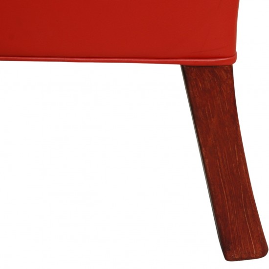 Børge Mogensen 2204 øreklapstol med skammel i rødt læder